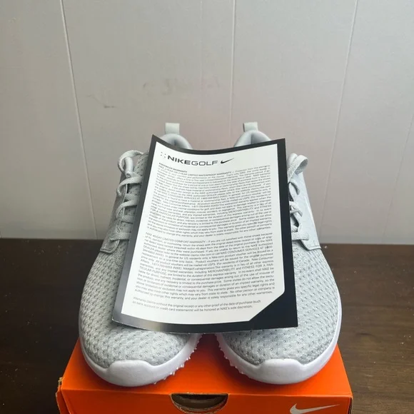 Brand new pure platinum Nike Rosches for women - Picture 4 of 4